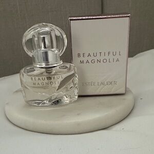 Estée Lauder Beautiful Magnolia